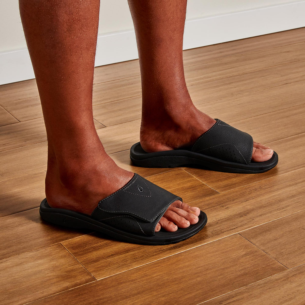 Nalu Slide Men's Beach Slide Sandals - Black | Men OluKai online