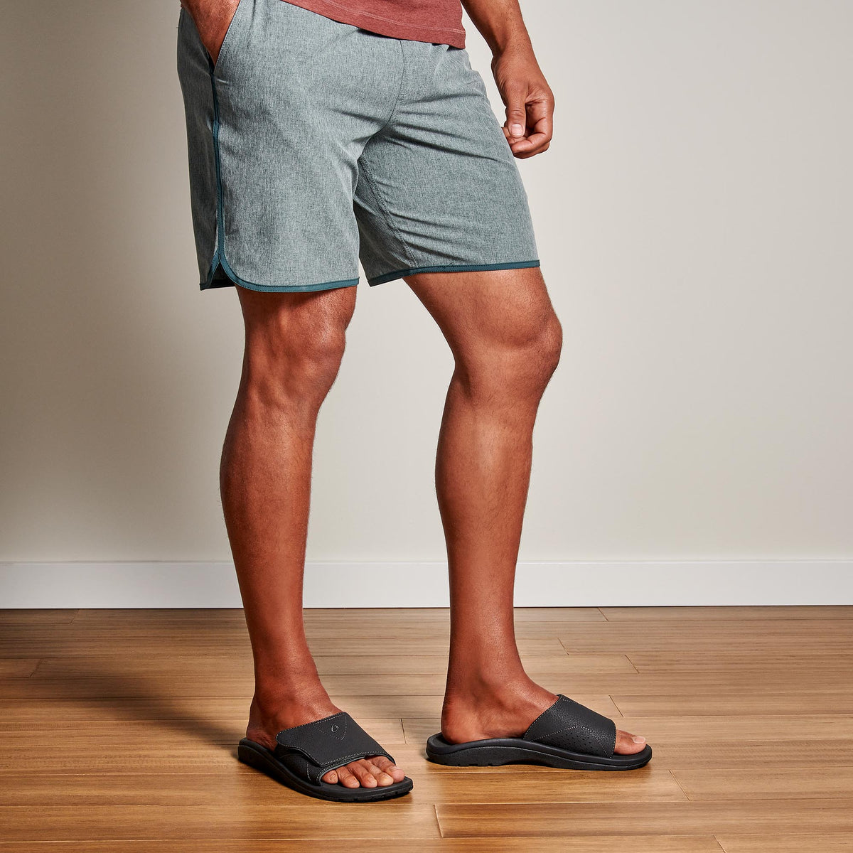 Nalu Slide Men's Beach Slide Sandals - Black | Men OluKai online