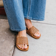 Kāmola Women’s Leather Slide Sandals - Tan | Women OluKai outlet